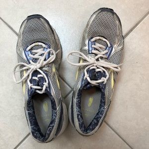 Brook’s running shoes blue/gray/silver